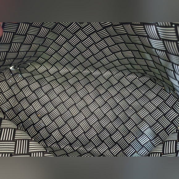 Henri Bendel Black and White Tote Bag - Picture 6 of 11